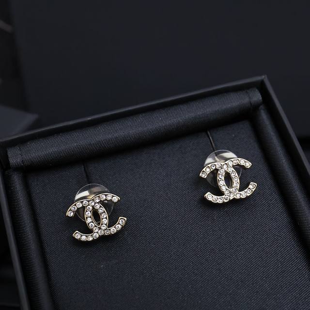 Chanel 25C Full Diamond Double C Stud Earrings These earrings are so beautiful t