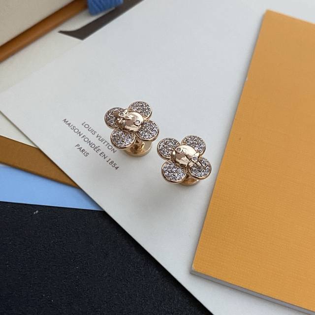Louis Vuitton 2025 New Arrival Sunflower Stud Earrings - Classic Monogram Earrin