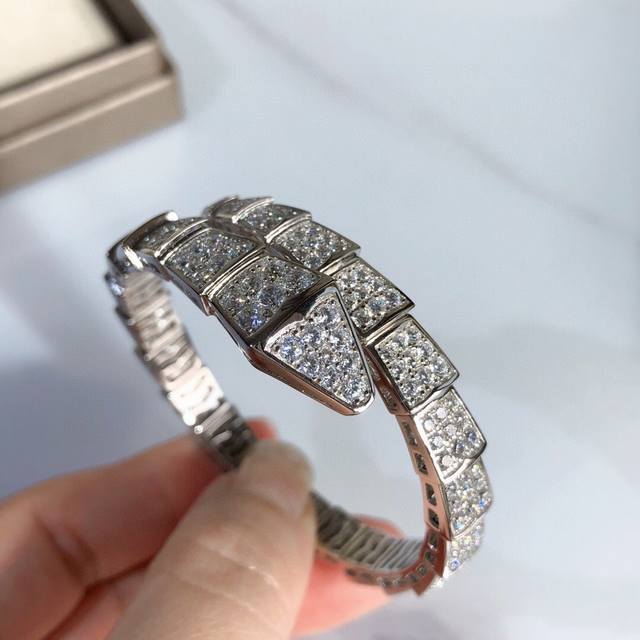 Highly Recommended Item - In Stock! A stunningly popular, micro-paved, full-diam