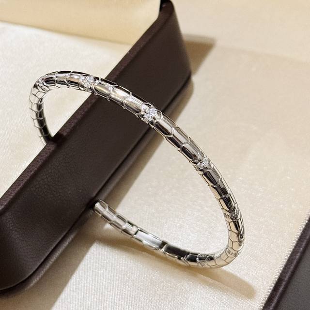 A6252 Independent designer's new Year of the Snake snake scale rhinestone open b