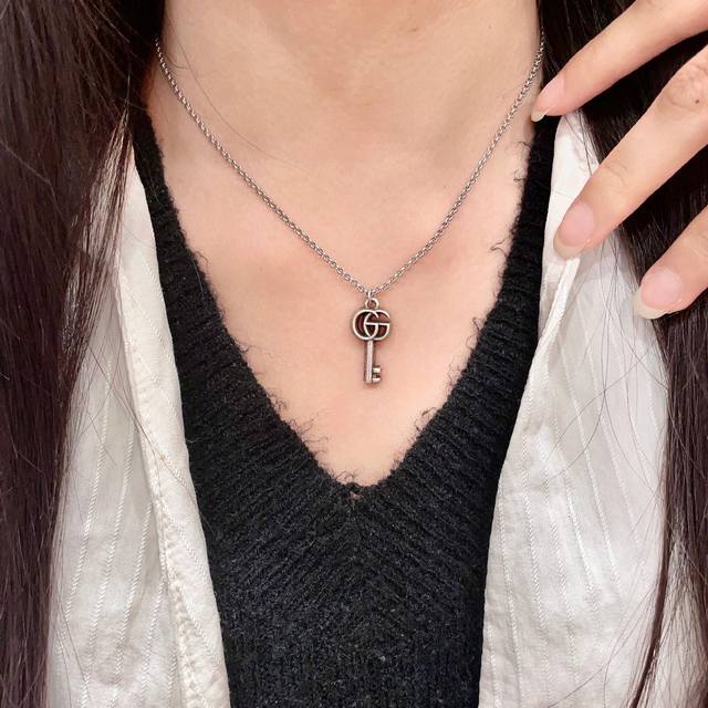 Gucci classic double G key necklace Ddd