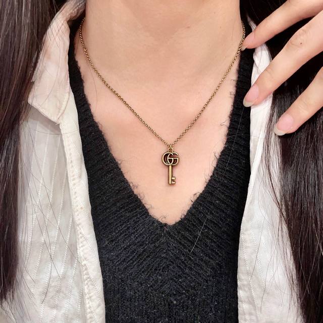 Gucci classic double G key necklace Ddd