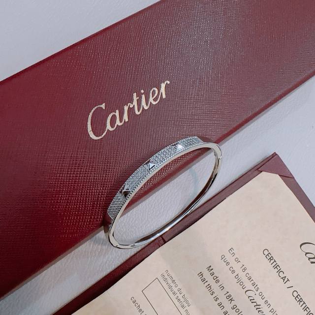 Cartier bracelet/bangle in V gold, perfect condition, impeccable details, the un