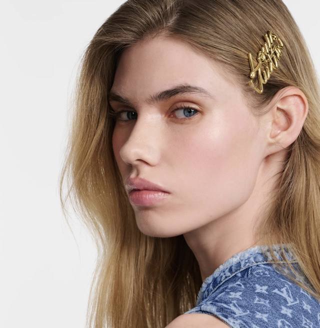 New Louis Vuitton hair clip, made with the same materials as in boutiques, a hot