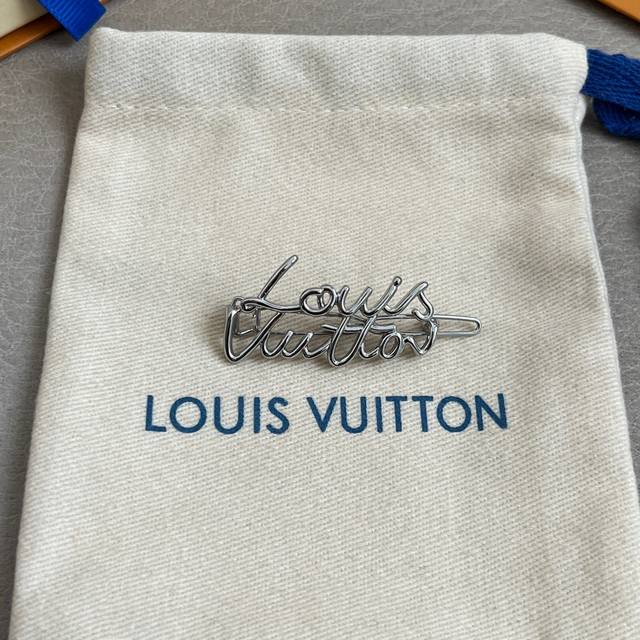 New Louis Vuitton hair clip, made with the same materials as in boutiques, a hot