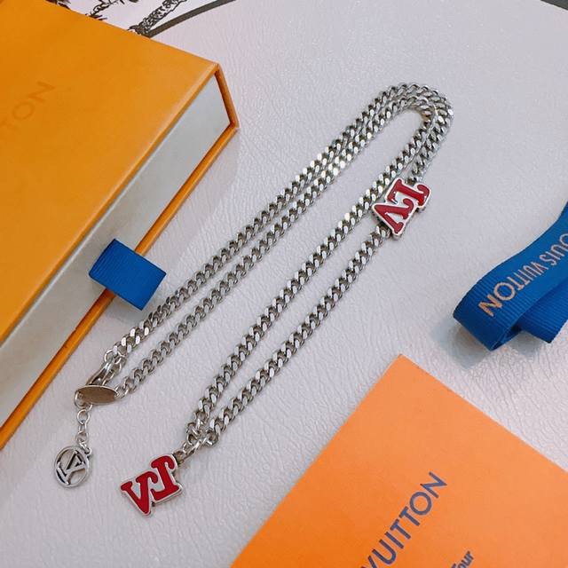 Louis Vuitton (LV) necklace, original single item, new model, retro trendy fashi