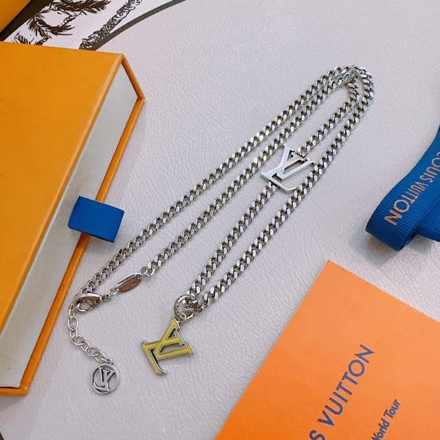 Louis Vuitton LV necklace, original single item, new boutique design, retro tren