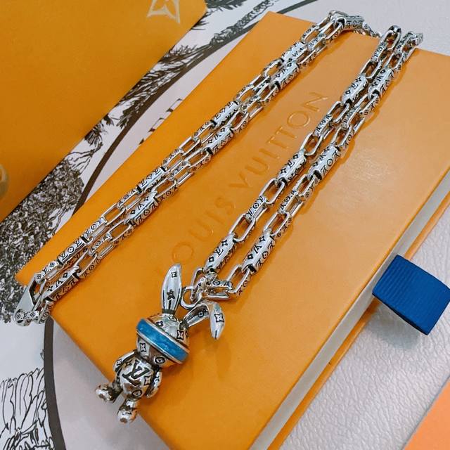 Louis Vuitton (LV) necklace, original single item, new boutique design, retro tr