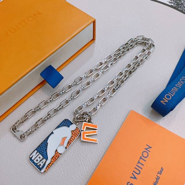 Louis Vuitton (LV) necklace, original single item, new model, retro trendy fashi