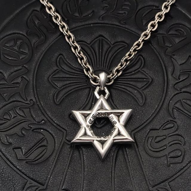 High-quality Chrome Hearts large six-pointed star pendant necklace, worn by nume