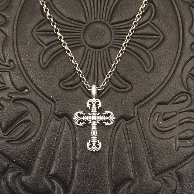 High-quality Chrome Hearts Mini Flame Cross Pendant. A very versatile piece; its