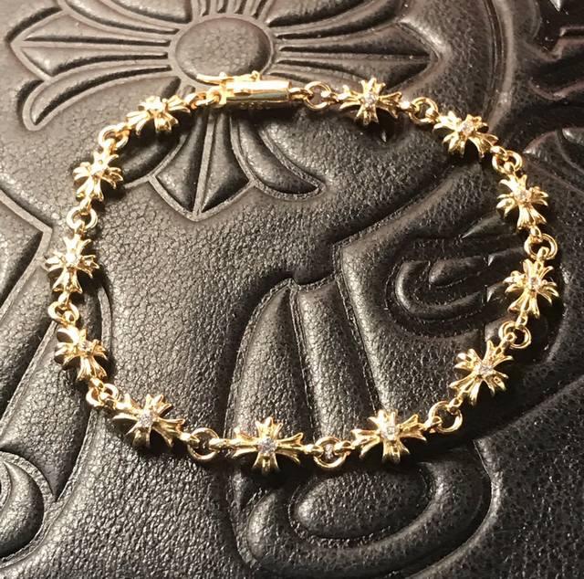 High-quality Chrome Hearts 22K diamond-encrusted cross flower bracelet. Sizes: 1