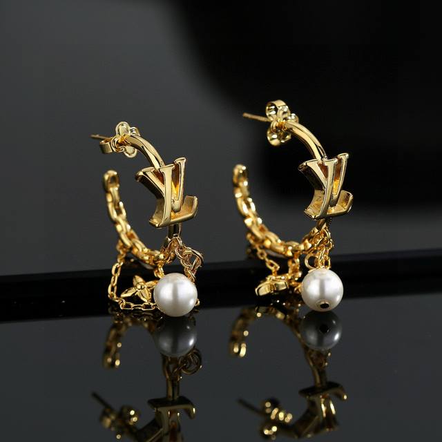 These exquisitely crafted Louis Vuitton earrings embody superb craftsmanship, us