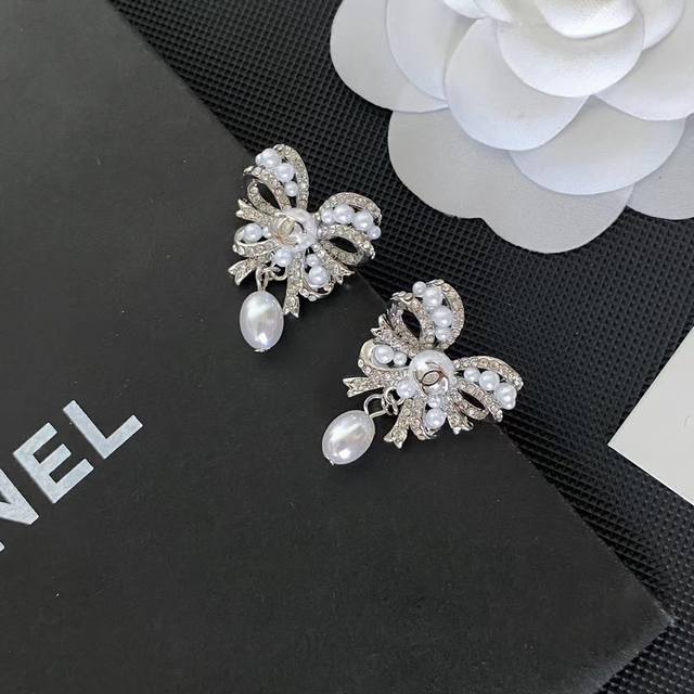 Selling like hotcakes! So beautiful! Latest Chanel bow and teardrop pearl earrin