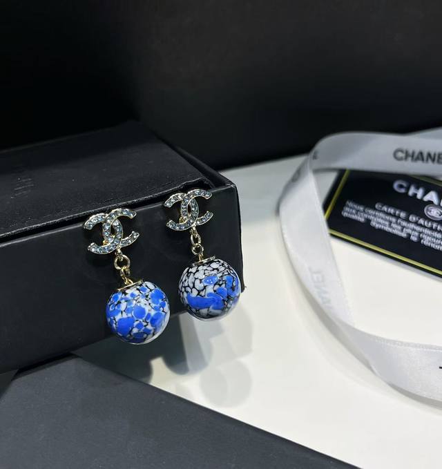Chanel 25 Blue and Red Ceramic Teardrop Diamond Letter Earrings New Jewelry - Lo