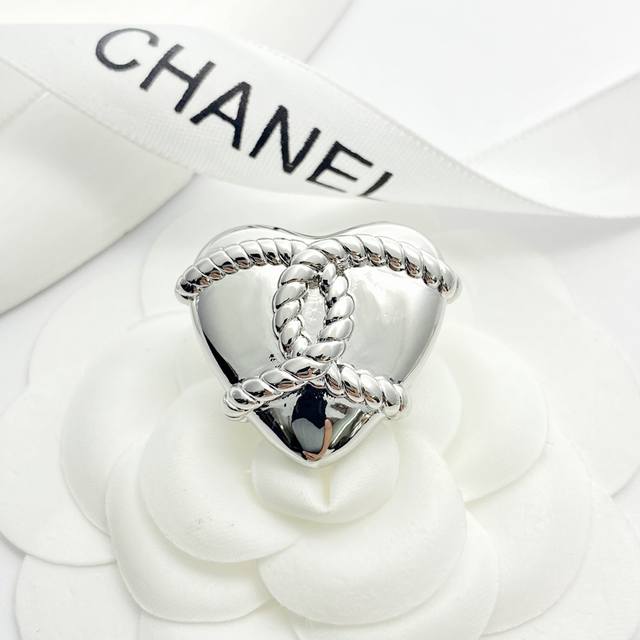 Chanel Brooch Hot Selling New Arrival Chan 25C Silver Twisted Rope Double C Hear