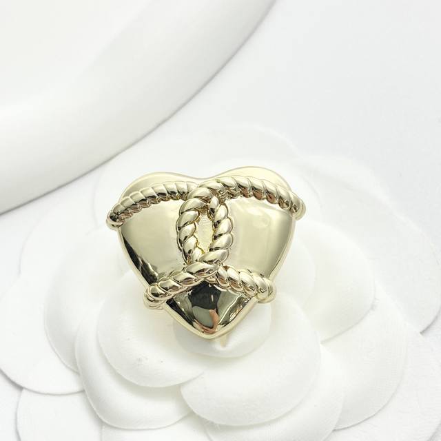 Chanel Brooch Hot Selling New Arrival Chanel 25C Gold Twisted Rope Double C Hear