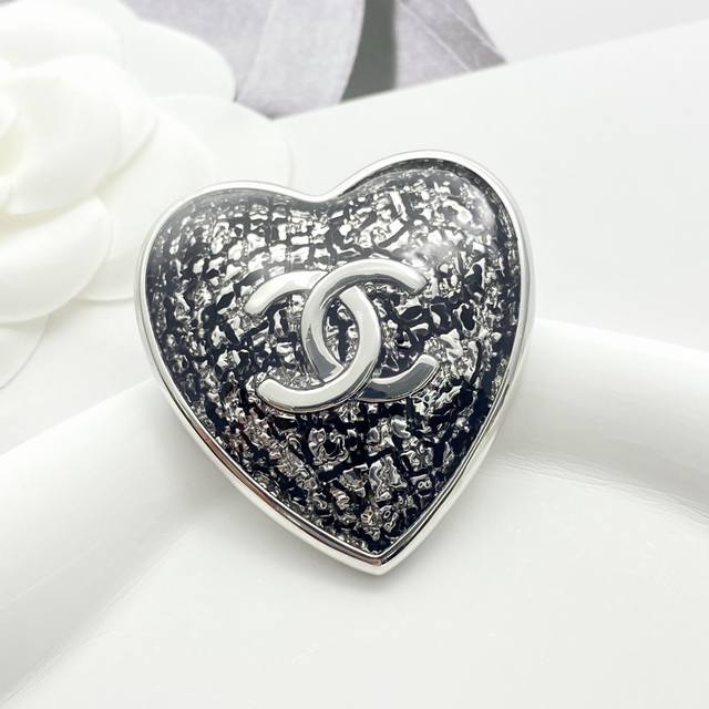 Chanel Brooch Hot Selling New Arrival Chanel 25 Black Silver Double C Lace Glass