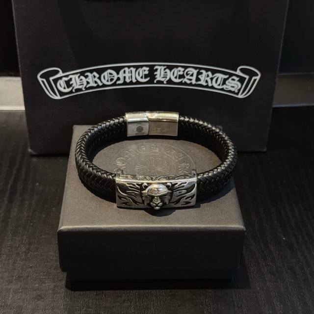 New boutique quality Chrome Hearts leather cord bracelet/bracelet. The embossed