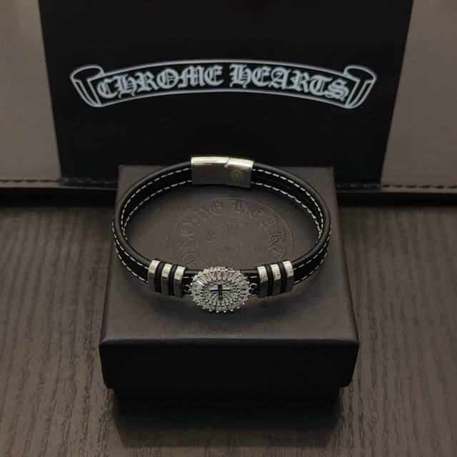 New boutique quality Chrome Hearts leather cord bracelet/bracelet. The embossed