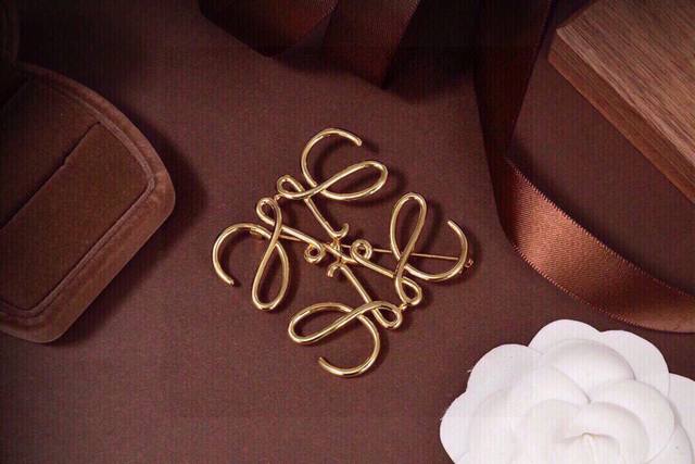 Loew* Logo Brooch: The classic Loew* logo design is simple, elegant, and sophist