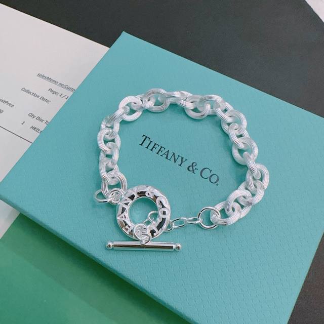 Tiffany & Co. boutique fine silver version bracelet, celebrity style, retro dist