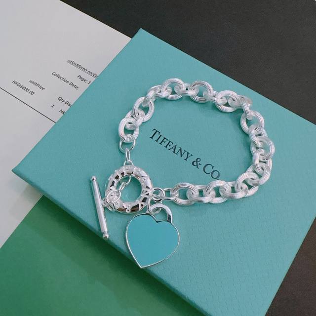 Tiffany & Co. boutique-style exquisite silver bracelet, celebrity-endorsed retro