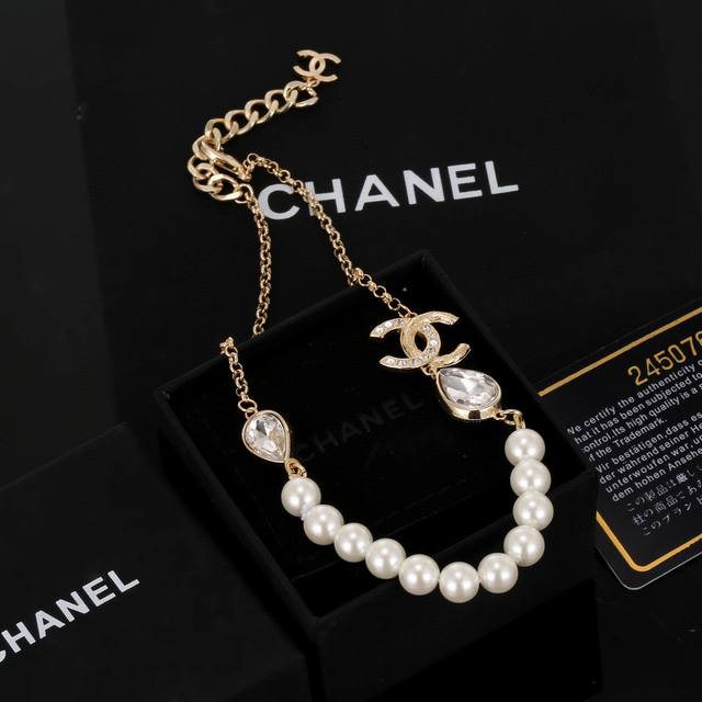 Chanel double C necklace, a 1:1 replica of the Chanel logo, absolutely stunning!