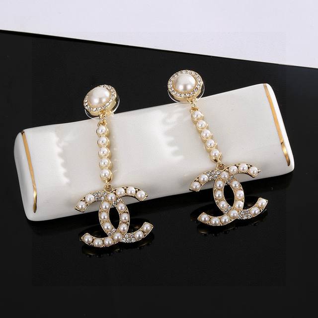 Exactly the original Chanel earrings from the newest Chanel collection! High-end