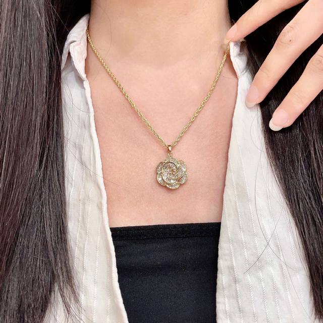 Chanel vintage necklace. Chanel's designs truly need no introduction; every piec