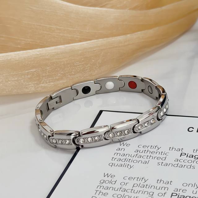 Piaget bracelet, a high-end custom version featuring diamond setting and V-gold