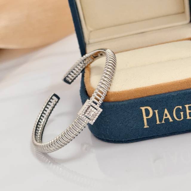 Piaget bracelet, a high-end custom version featuring diamond setting and V-gold