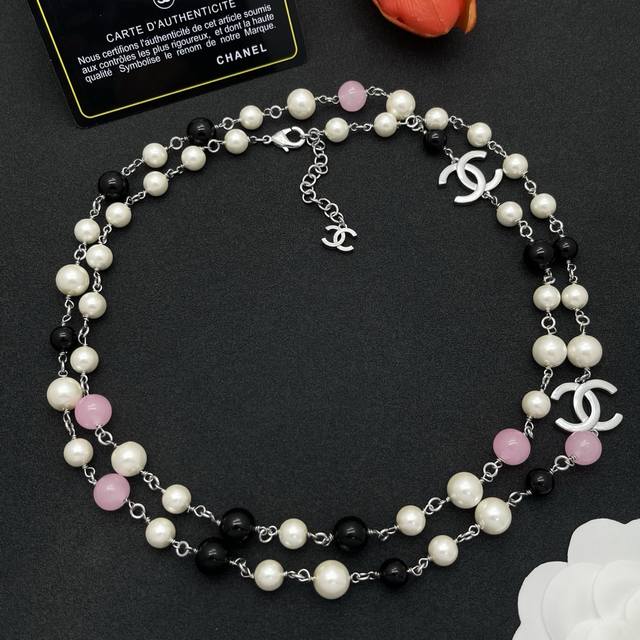 Chanel sweater chain Ddd