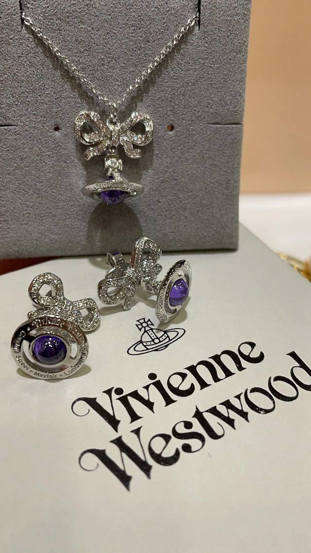 Vivienne Absolutely a must-have! The Pure Royal Crown is a classic symbol, its s