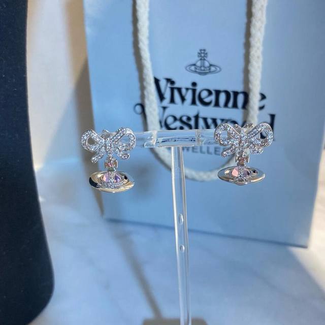 Vivienne Absolutely a must-have! The Pure Royal Crown is a classic symbol, its s