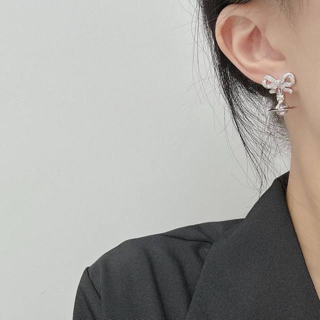 Vivienne Absolutely a must-have! The Pure Royal Crown is a classic symbol, its s