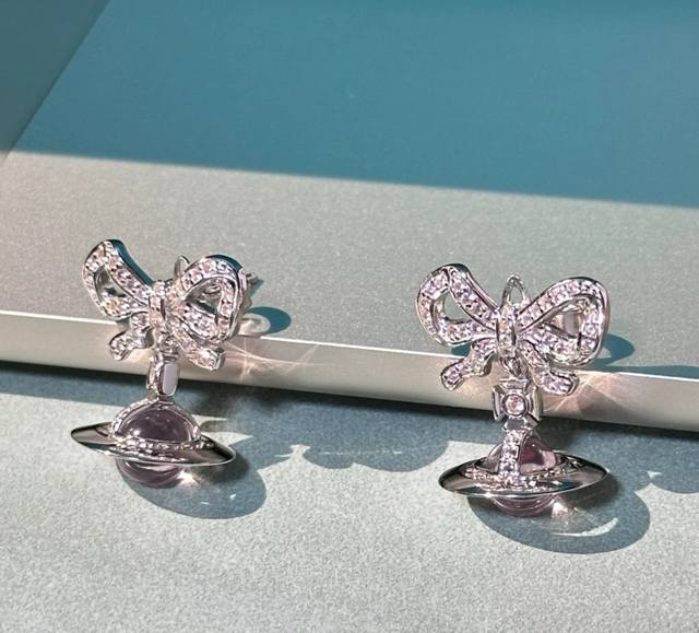 Vivienne Absolutely a must-have! The Pure Royal Crown is a classic symbol, its s