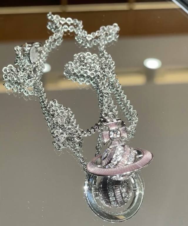 Vivienne Absolutely a must-have! The Pure Royal Crown is a classic symbol, its s