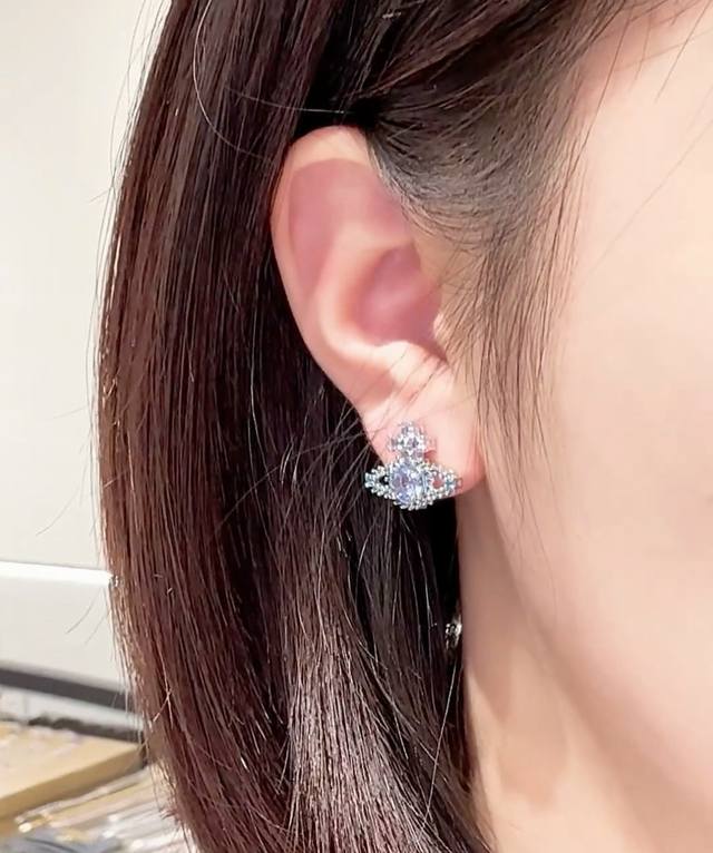 Vivienne Absolutely a must-have! The Pure Royal Crown is a classic symbol, its s