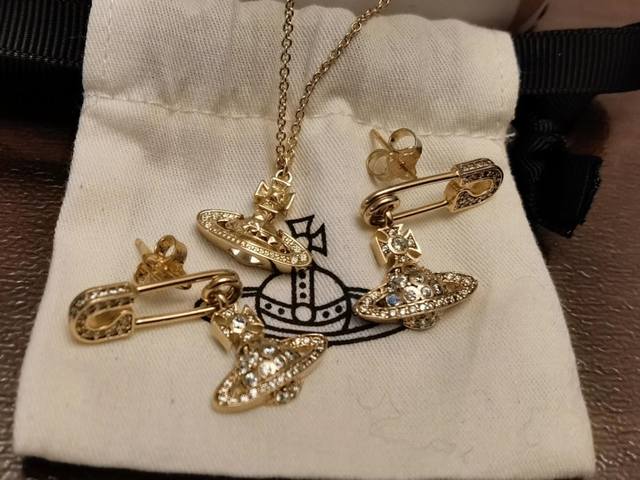 Vivienne Absolutely a must-have! The Pure Royal Crown is a classic symbol, its s