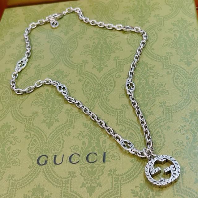 A must-have for Douyin influencers! This latest Gucci necklace is a top choice f