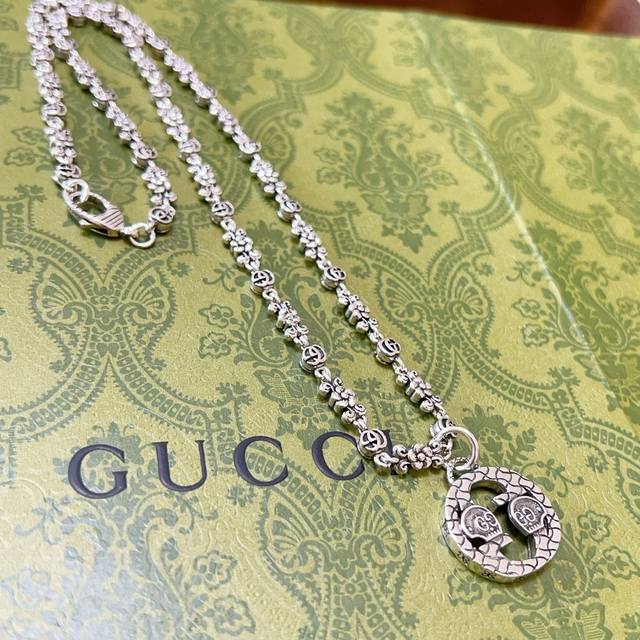So cool! Luxurious and fashionable design! The latest Gucci necklace with a high