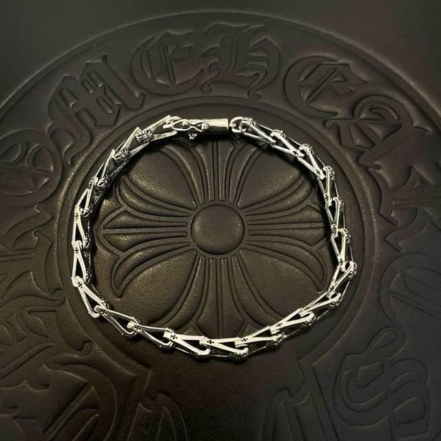 New boutique quality Chrome Hearts classic distressed retro cross bracelet with