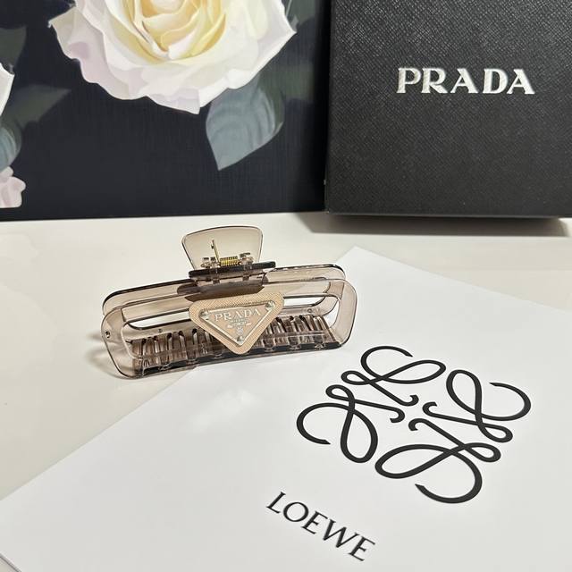 Specially packaged in boutique packaging. Prada's latest hot item is here! Vinta