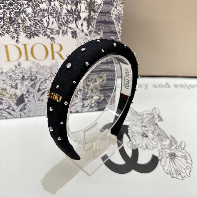 Specially packaged Miumiu headband, the latest high-end luxury headband for all