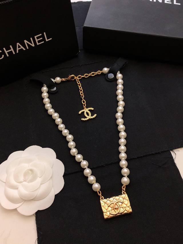 Today's newest Chanel necklace, a hot seller, has arrived! Consistent with Zp Ch