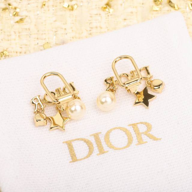 High-quality details as shown in picture D. Tassel star bead ear clips. A great