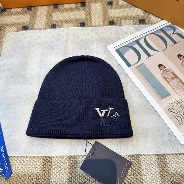 Louis Vuitton boutique item, knitted beanie, unisex style, authentic molded, ava