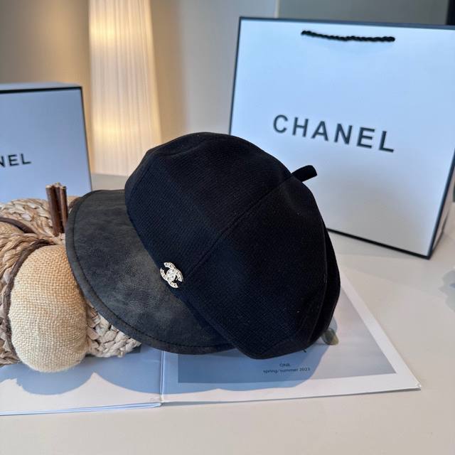 Chanel's new Fall/Winter octagonal hat is now available! A high-end designer pie