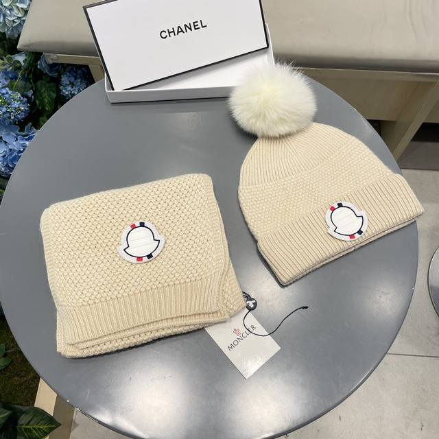 Moncler. Wool Set Hat & Scarf - Classic Set! Composition: 70% wool, 30% rabbit h
